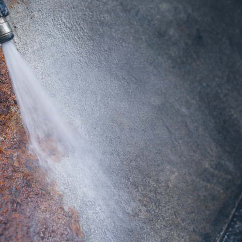 Proteção anticorrosiva em presença de água no processo de hidrojet